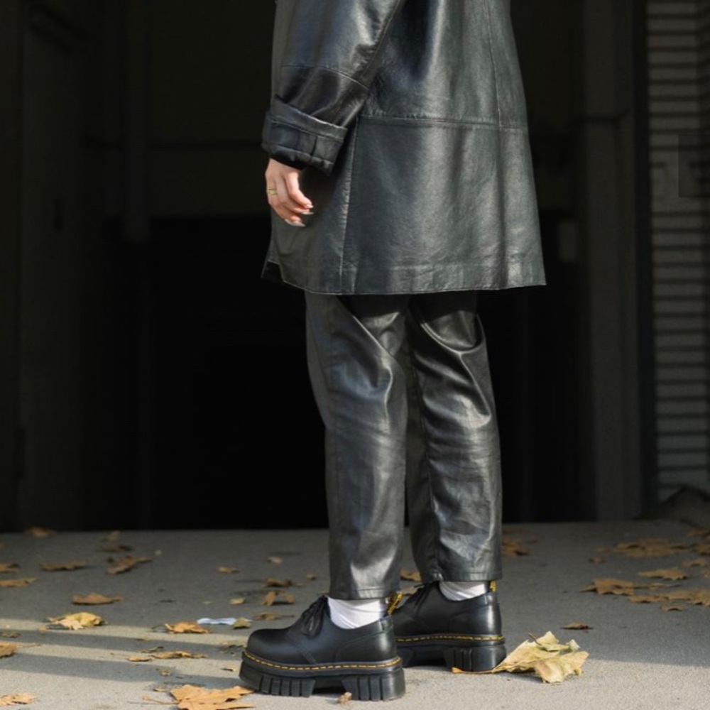 Black platform smooth leather Dr. Martans. - Picture 4 of 5
